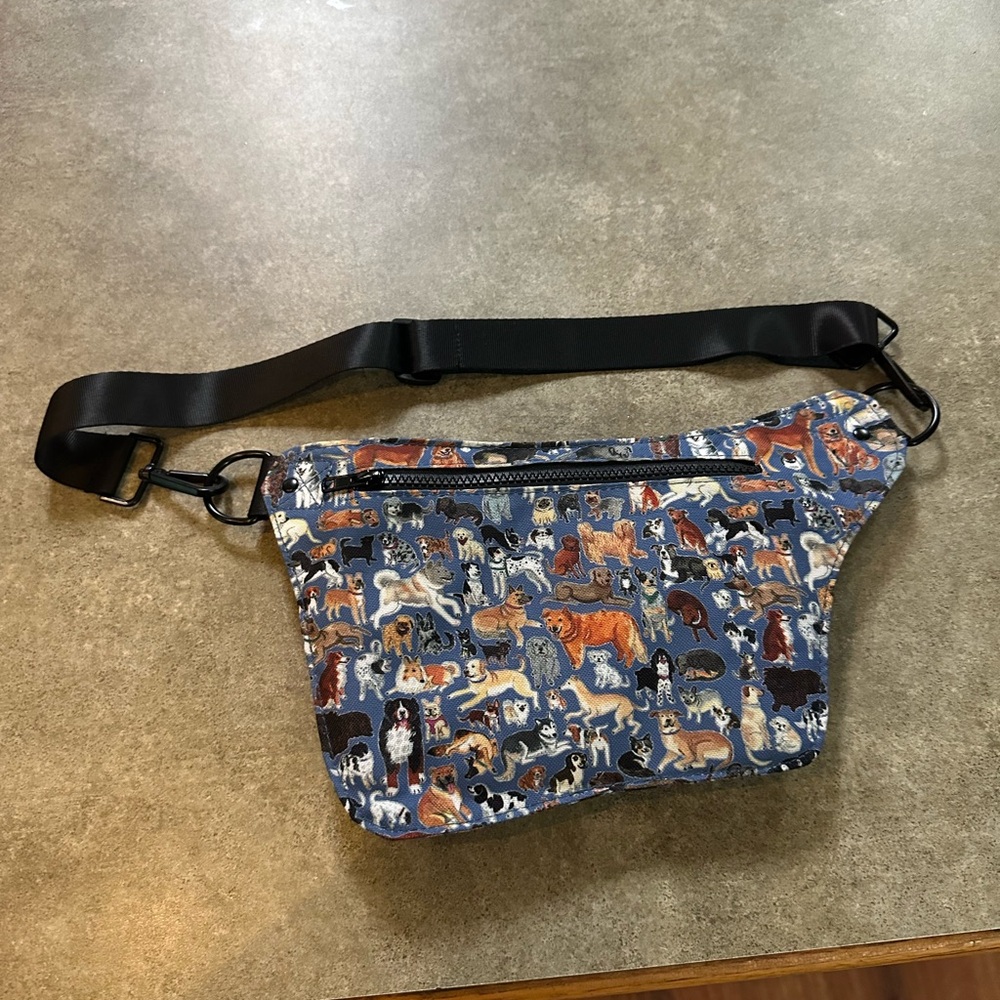 Stylish Dog Print Crossbody Bag in Blue - Picture 3 of 7